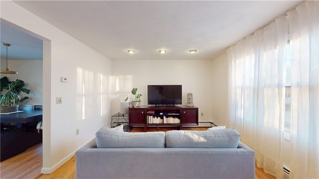 19 Pavilion Court, Cranston, RI 02920