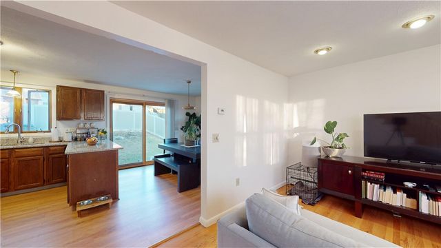 19 Pavilion Court, Cranston, RI 02920