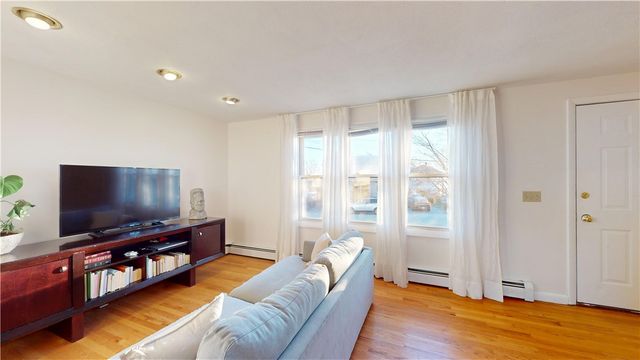 19 Pavilion Court, Cranston, RI 02920