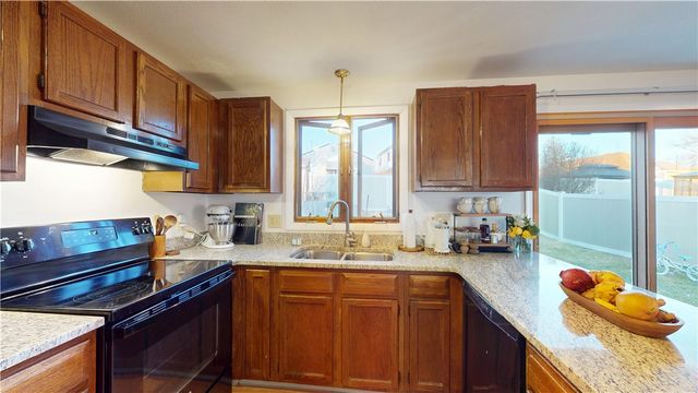 19 Pavilion Court, Cranston, RI 02920