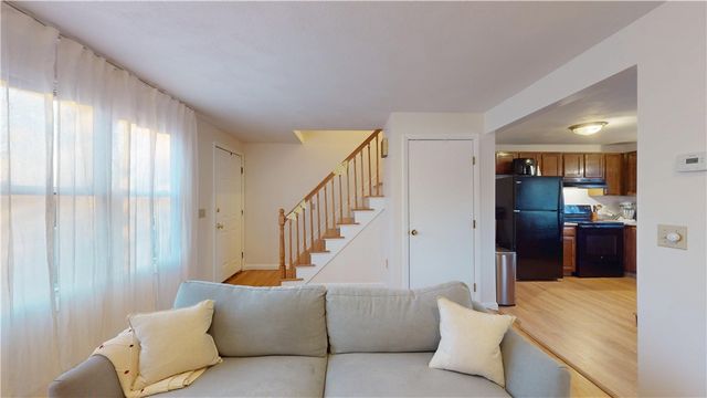 19 Pavilion Court, Cranston, RI 02920