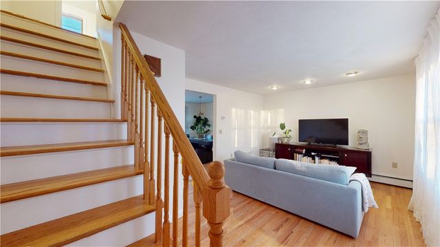 19 Pavilion Court, Cranston, RI 02920