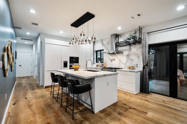 2214 Garden ST 2, Austin, TX 78702