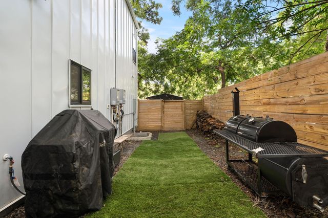 2214 Garden ST 2, Austin, TX 78702