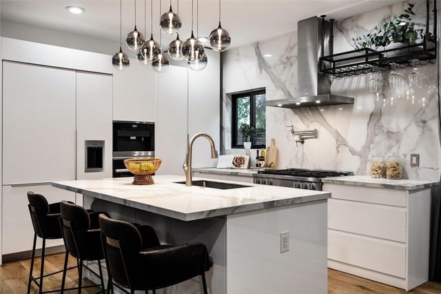 2214 Garden ST 2, Austin, TX 78702