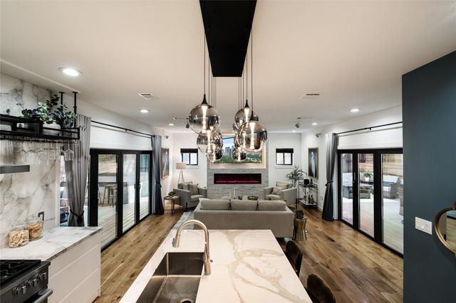 2214 Garden ST 2, Austin, TX 78702