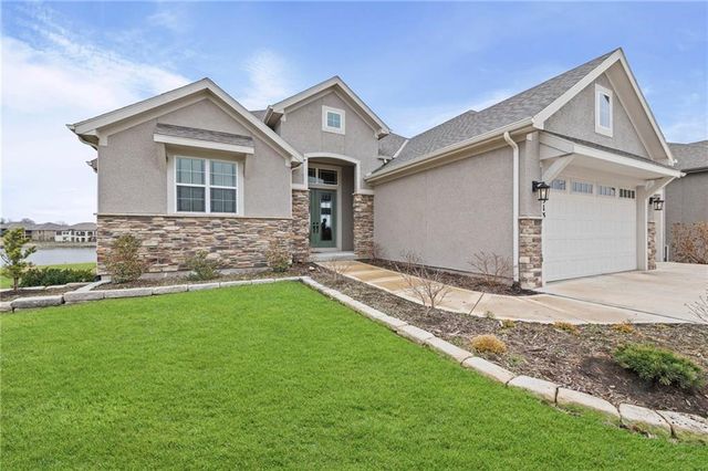 4313 Lakeshore Drive, Basehor, KS 66007