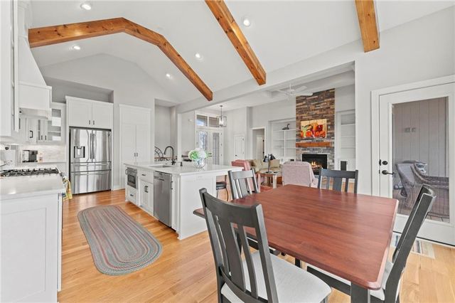 4313 Lakeshore Drive, Basehor, KS 66007