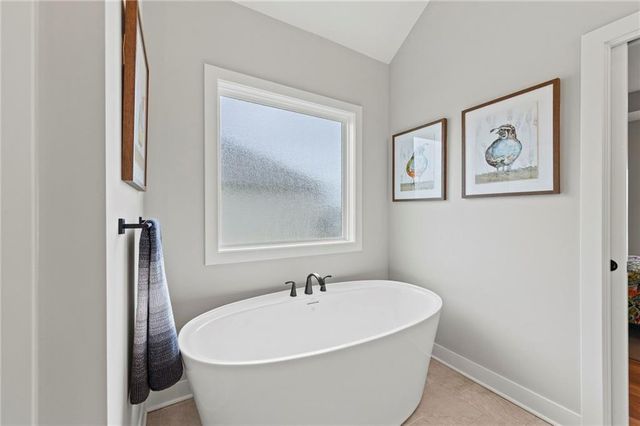 4313 Lakeshore Drive, Basehor, KS 66007