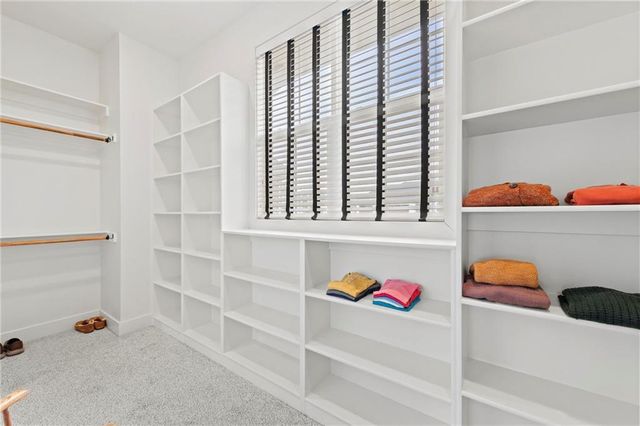 4313 Lakeshore Drive, Basehor, KS 66007