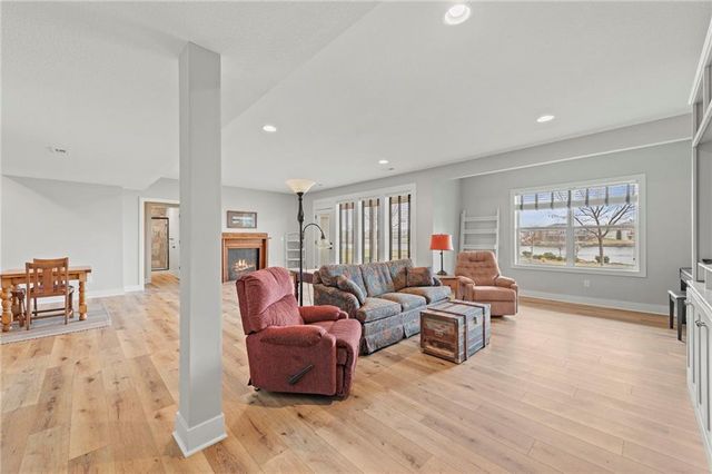 4313 Lakeshore Drive, Basehor, KS 66007