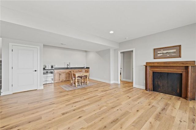 4313 Lakeshore Drive, Basehor, KS 66007