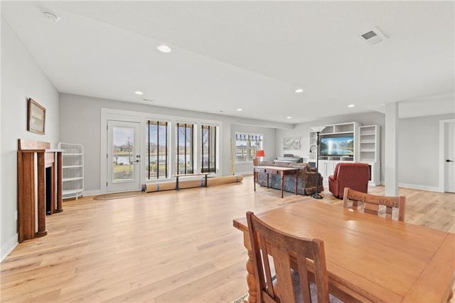 4313 Lakeshore Drive, Basehor, KS 66007