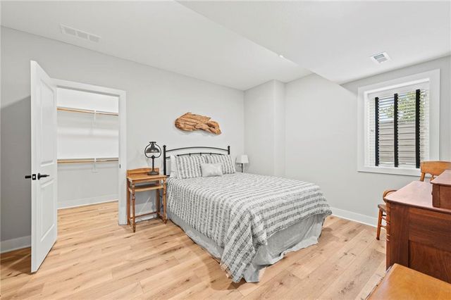 4313 Lakeshore Drive, Basehor, KS 66007