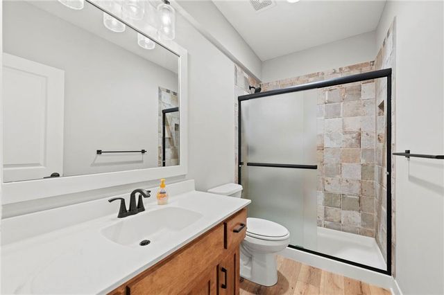 4313 Lakeshore Drive, Basehor, KS 66007