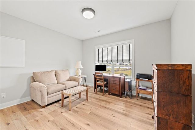 4313 Lakeshore Drive, Basehor, KS 66007