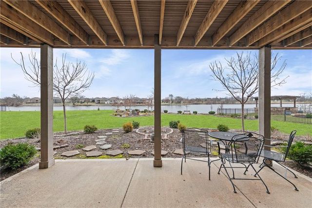 4313 Lakeshore Drive, Basehor, KS 66007