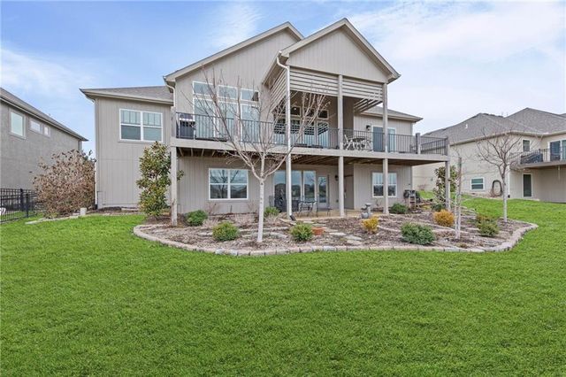 4313 Lakeshore Drive, Basehor, KS 66007