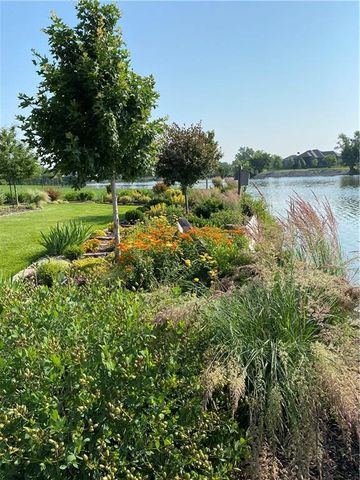 4313 Lakeshore Drive, Basehor, KS 66007