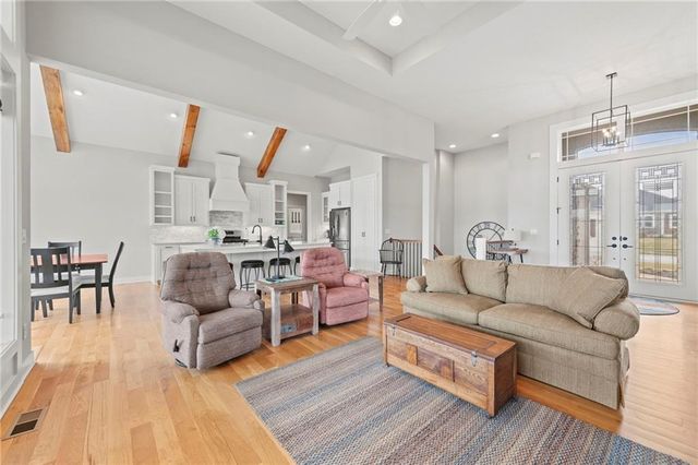 4313 Lakeshore Drive, Basehor, KS 66007