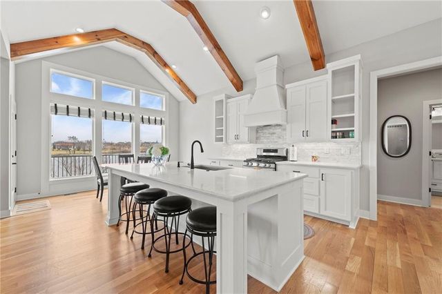 4313 Lakeshore Drive, Basehor, KS 66007