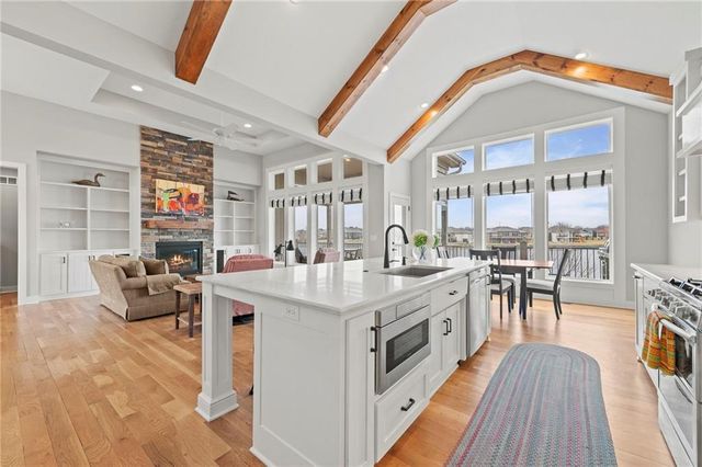 4313 Lakeshore Drive, Basehor, KS 66007