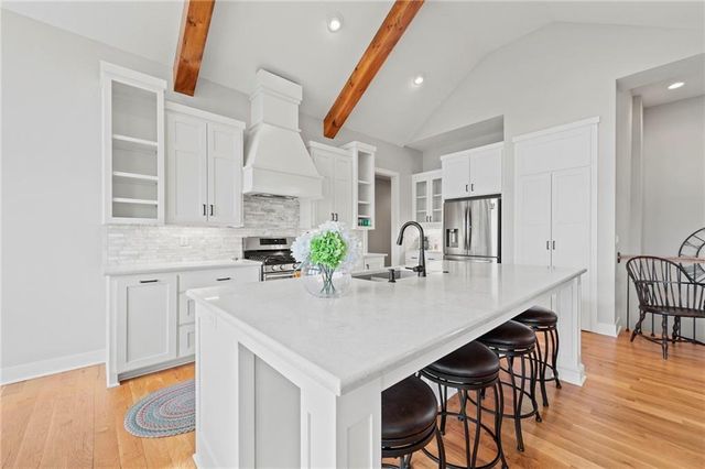 4313 Lakeshore Drive, Basehor, KS 66007