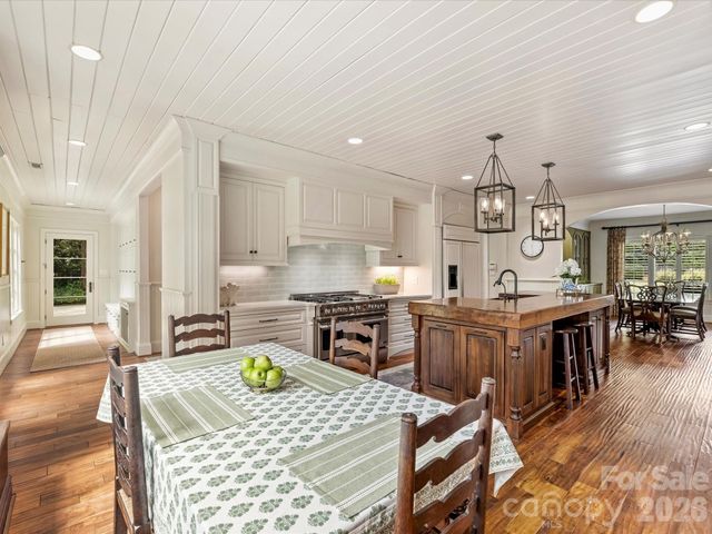 4330 Carmel Valley Road, Charlotte, NC 28226