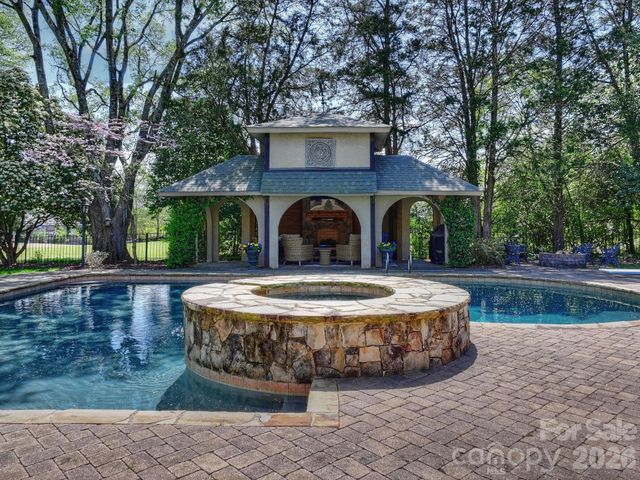 4330 Carmel Valley Road, Charlotte, NC 28226