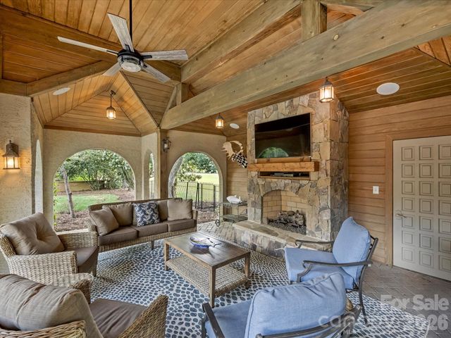 4330 Carmel Valley Road, Charlotte, NC 28226