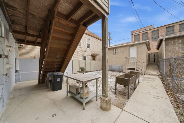 1852 W 17 Street, Chicago, IL 60608