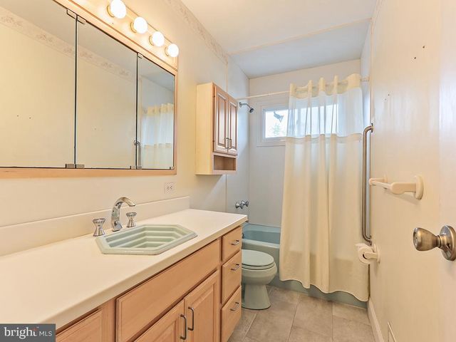 34 GARY DR, Hamilton, NJ 08690