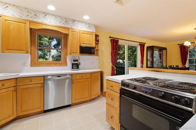 3832 Valleyview Street, Mohegan Lake, NY 10547