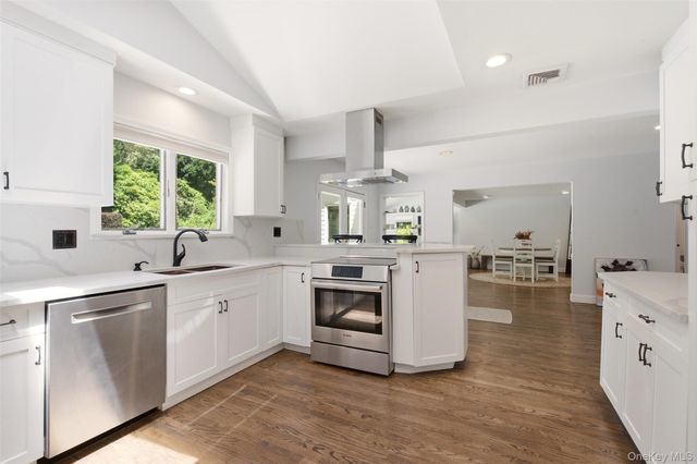 279 Hillcrest Lane, Upper Brookville, NY 11771