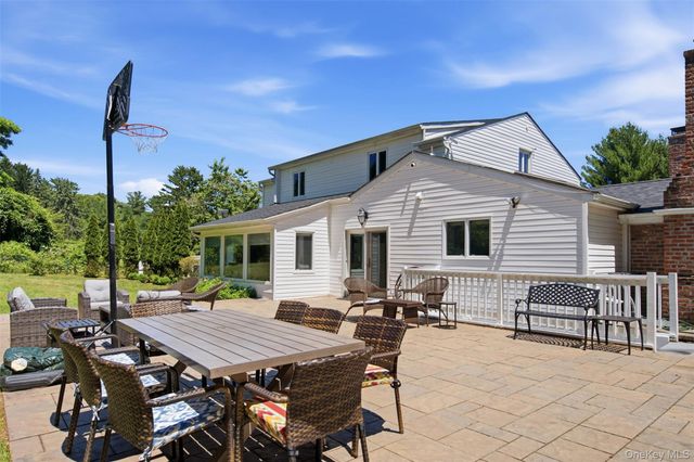 279 Hillcrest Lane, Upper Brookville, NY 11771