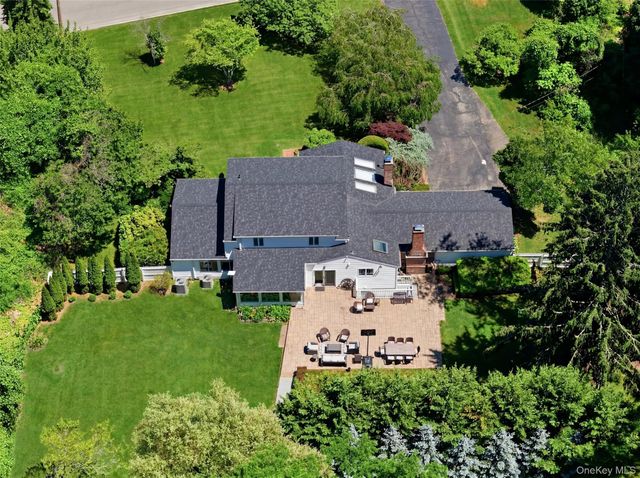 279 Hillcrest Lane, Upper Brookville, NY 11771