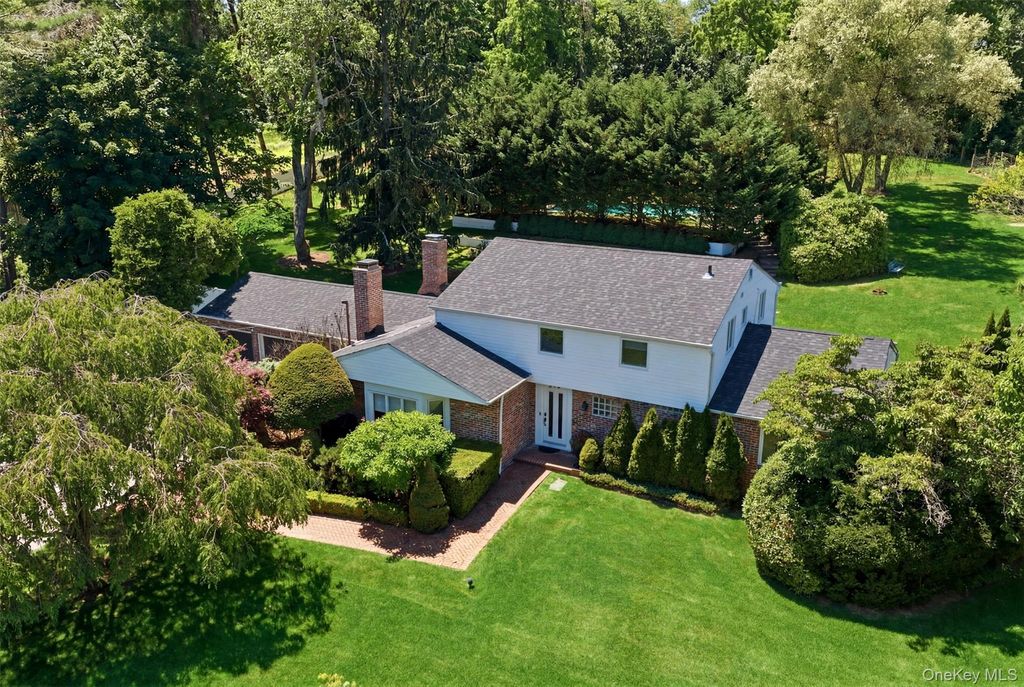 279 Hillcrest Lane, Upper Brookville, NY 11771