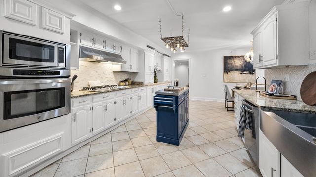 2832 S HUNTERS HORN DR, Germantown, TN 38138