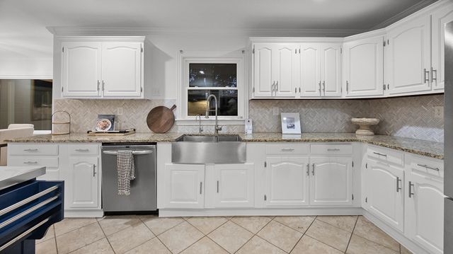 2832 S HUNTERS HORN DR, Germantown, TN 38138