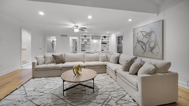 2832 S HUNTERS HORN DR, Germantown, TN 38138