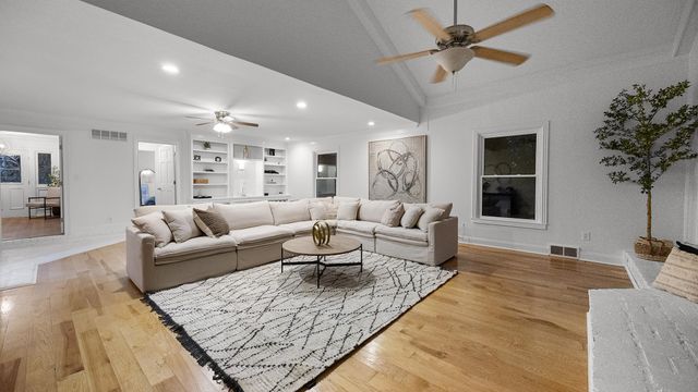 2832 S HUNTERS HORN DR, Germantown, TN 38138