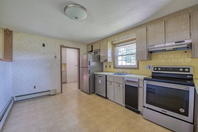 33 Upton St, Brockton, MA 02302