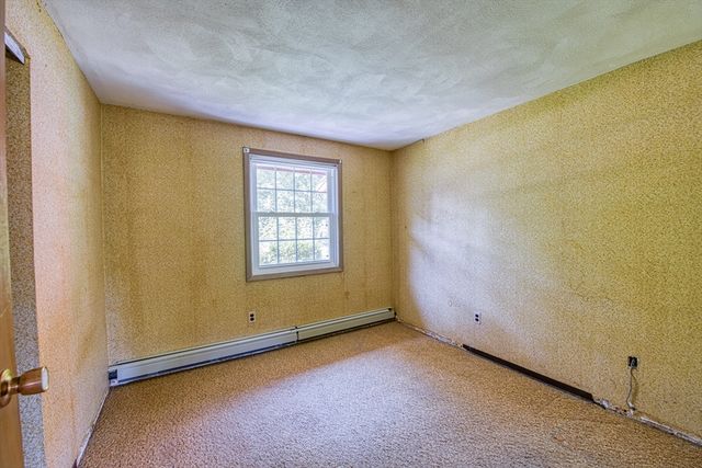 33 Upton St, Brockton, MA 02302
