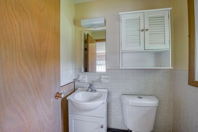 33 Upton St, Brockton, MA 02302