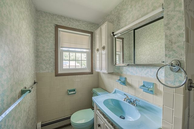 33 Upton St, Brockton, MA 02302