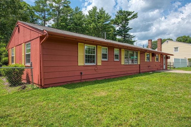 33 Upton St, Brockton, MA 02302