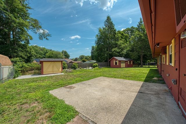 33 Upton St, Brockton, MA 02302
