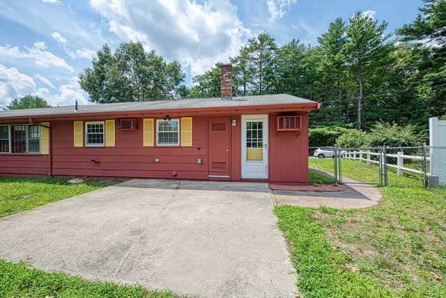 33 Upton St, Brockton, MA 02302