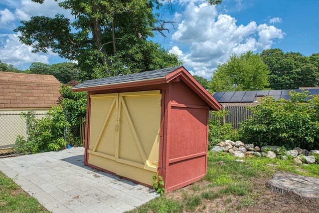 33 Upton St, Brockton, MA 02302