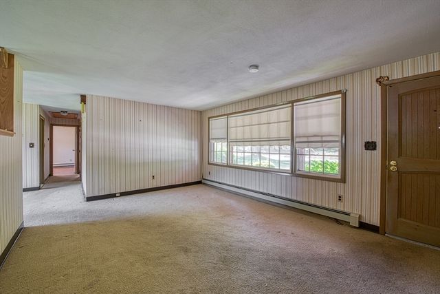 33 Upton St, Brockton, MA 02302